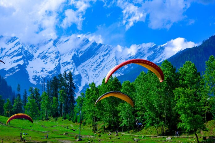 10 Highest Paragliding Places in India