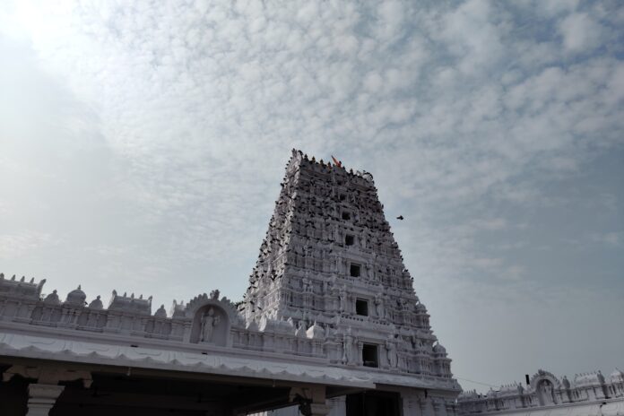Famous Temples in Hyderabad You Should Visit on Weekend