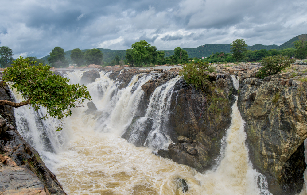 Hogenakkal waterfalls 
