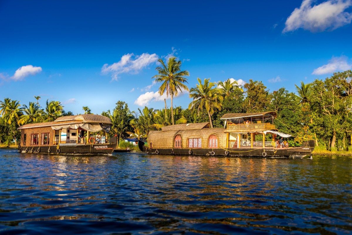 Slow travel designed like a long, good book. Extended stays in a houseboat, homestays with family meals, tea-estate mornings, gentle walks, yoga, spa sessions, and unhurried café hours in Pondicherry. Ideal for wellness seekers and anyone who wants time to breathe between sites. (SEO: leisure tour South India, Kerala houseboat, wellness retreat.)