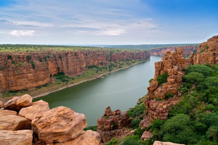 Places to Visit Near Gandikota in 2 Days Within 100 KMS
